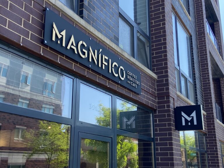 Magnifico_Outside